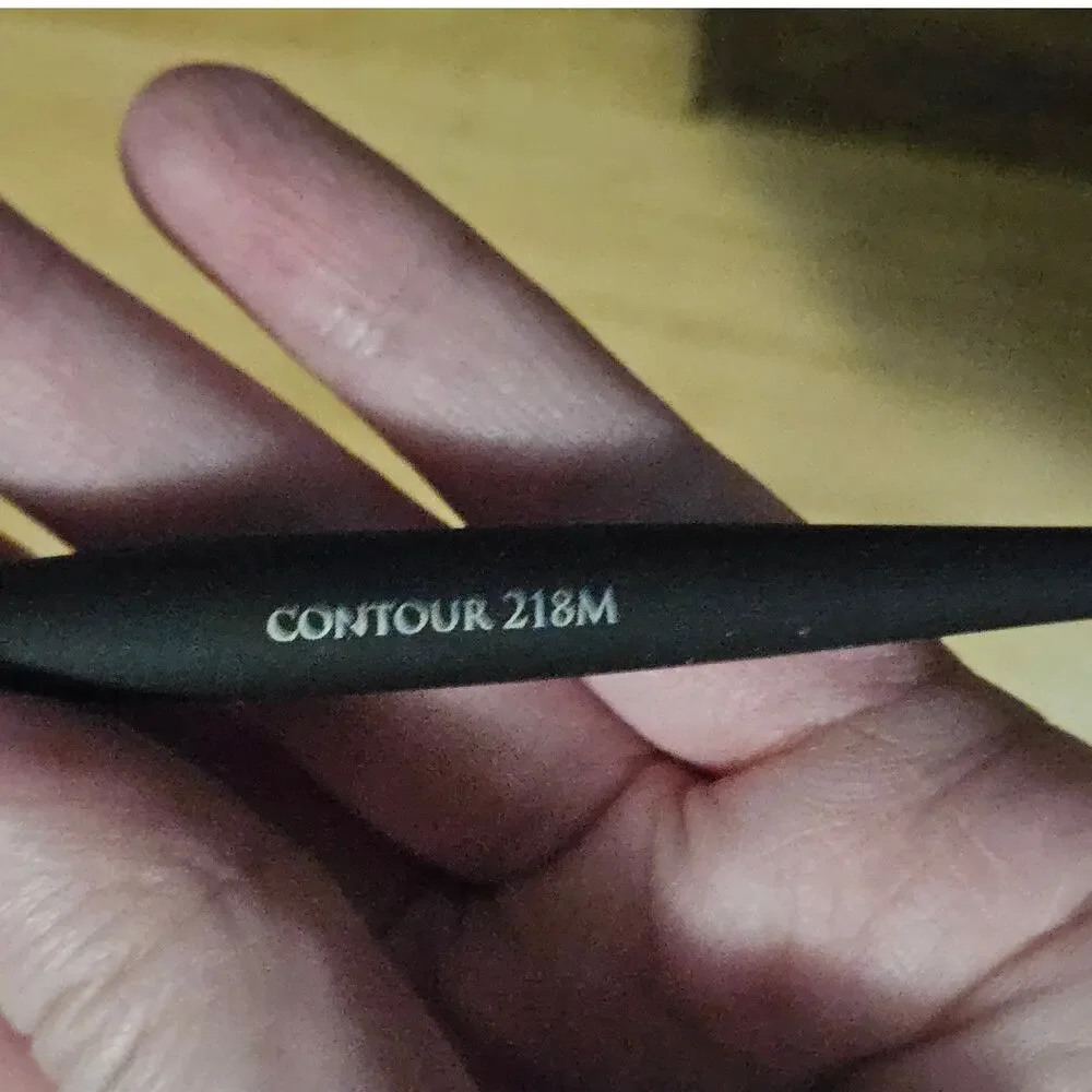 F.A.R.A.H. Countour Brush 218M ~ NEW